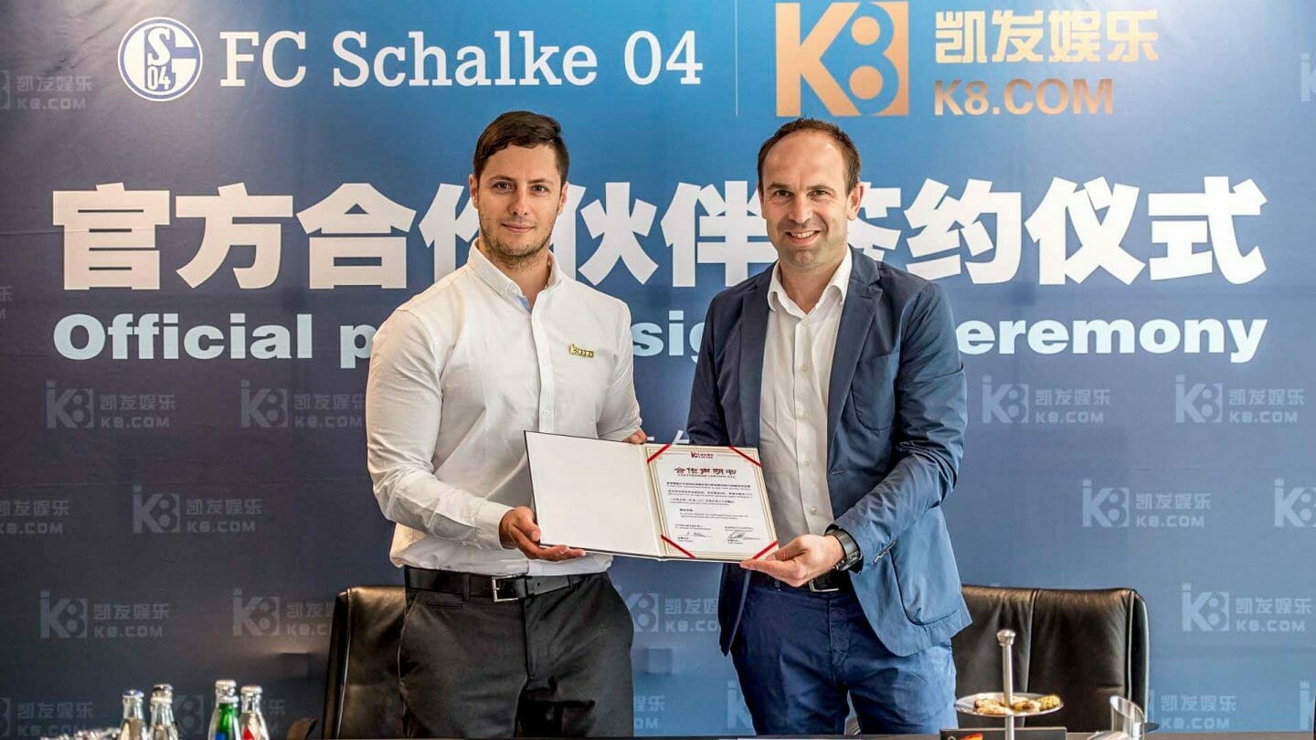 K8.com wird neuer Partner des FC Schalke 04
