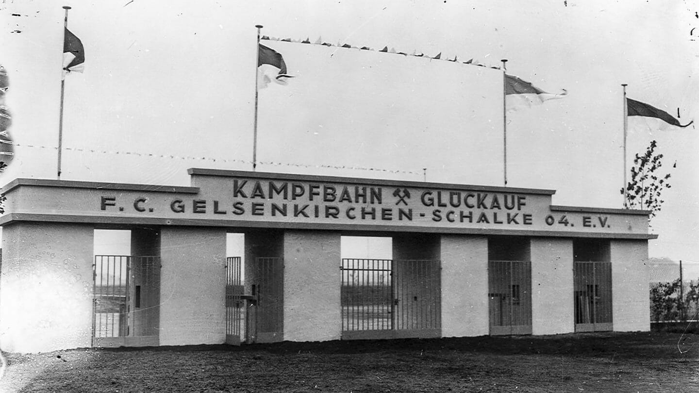 Eingangsportal Glückauf-Kampfbahn