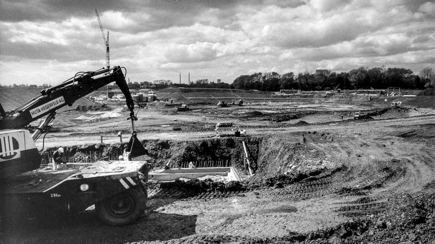 Ausschachtungsarbeiten beim Bau des Parkstadions 1970