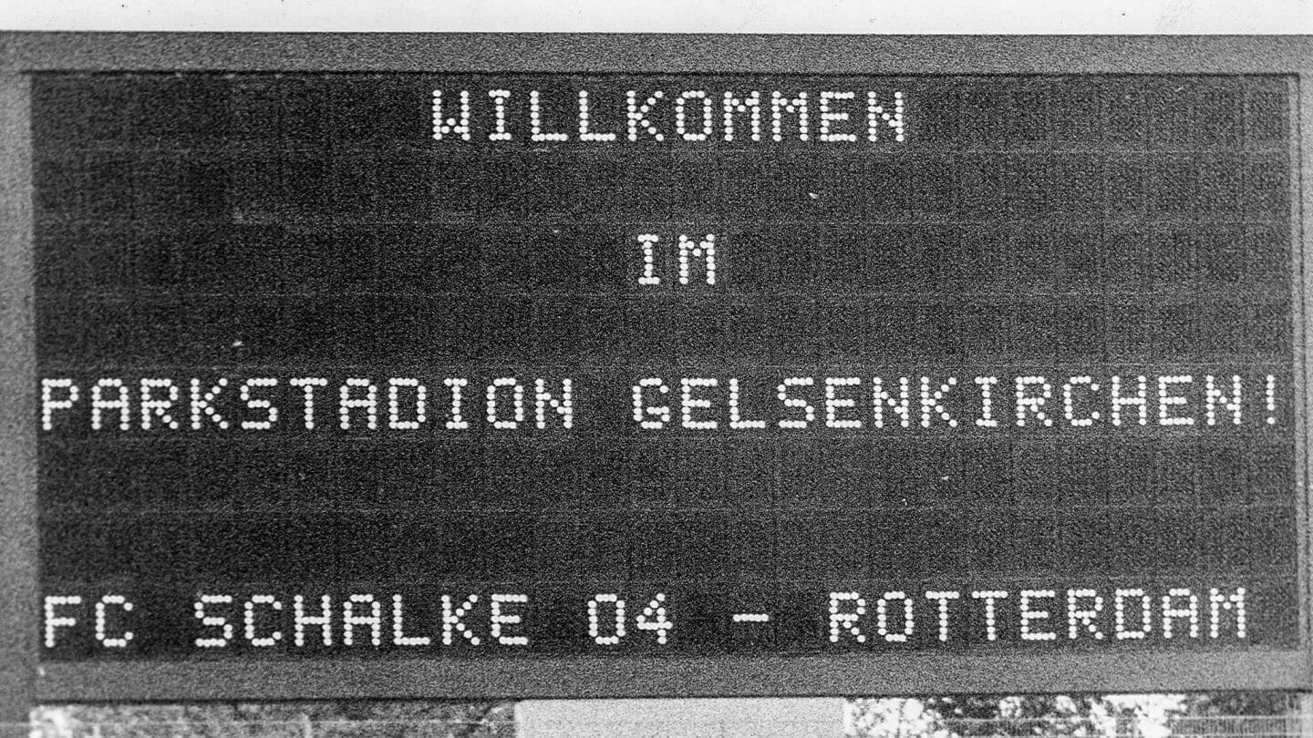 Eröffnungsspiel Parkstadion 1973 Anzeigetafel