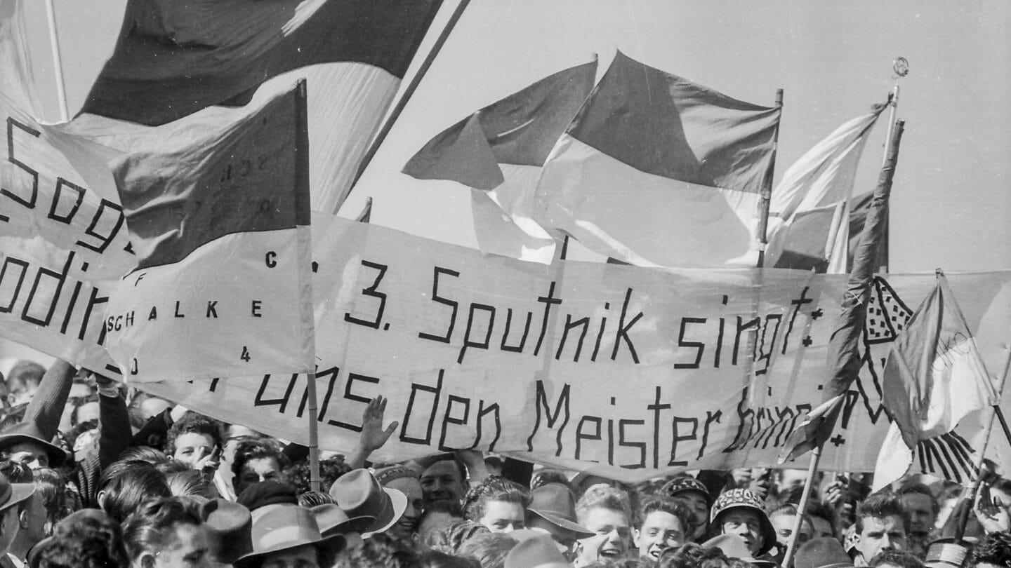 Fans beim Endspiel um die Deutsche Meisterschaft 1958