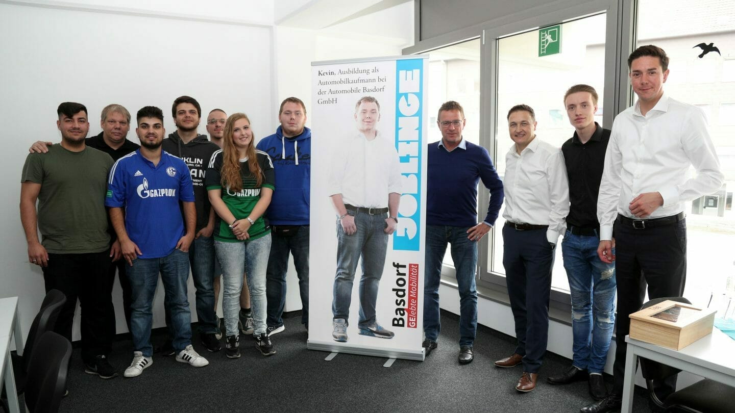Ralf Rangnick besucht Joblinge auf Schalke