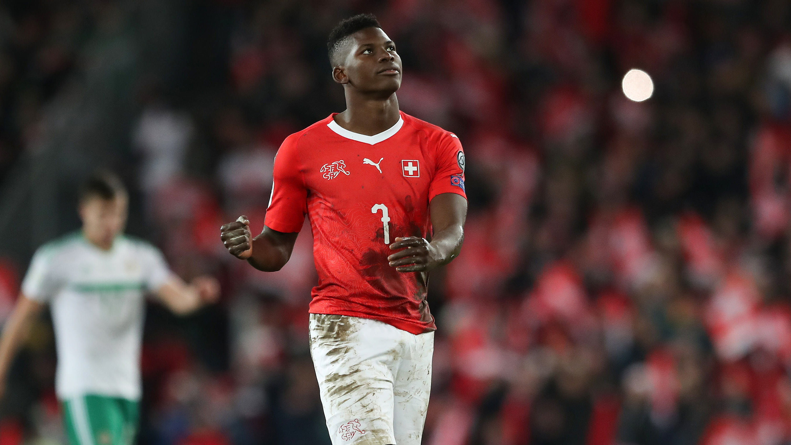 Breel Embolo jubelt nach der Qualifikation zur WM 2018.