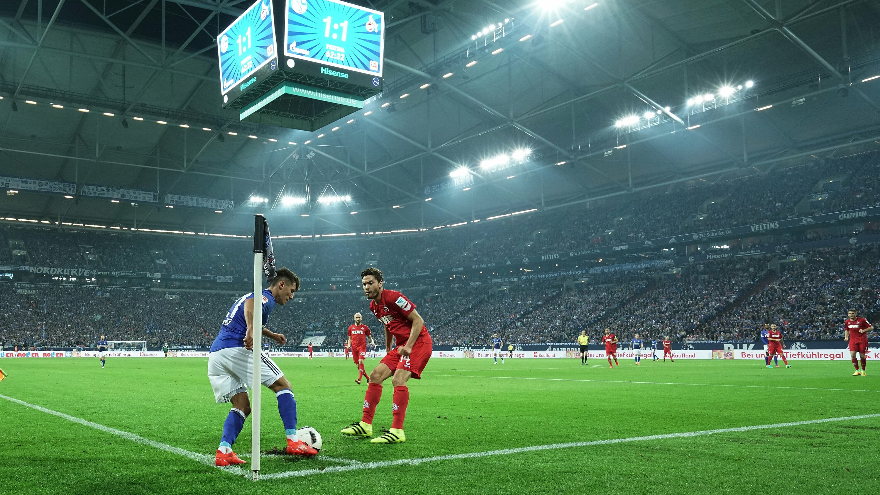 Schalke gegen Köln in der VELTINS-Arena.