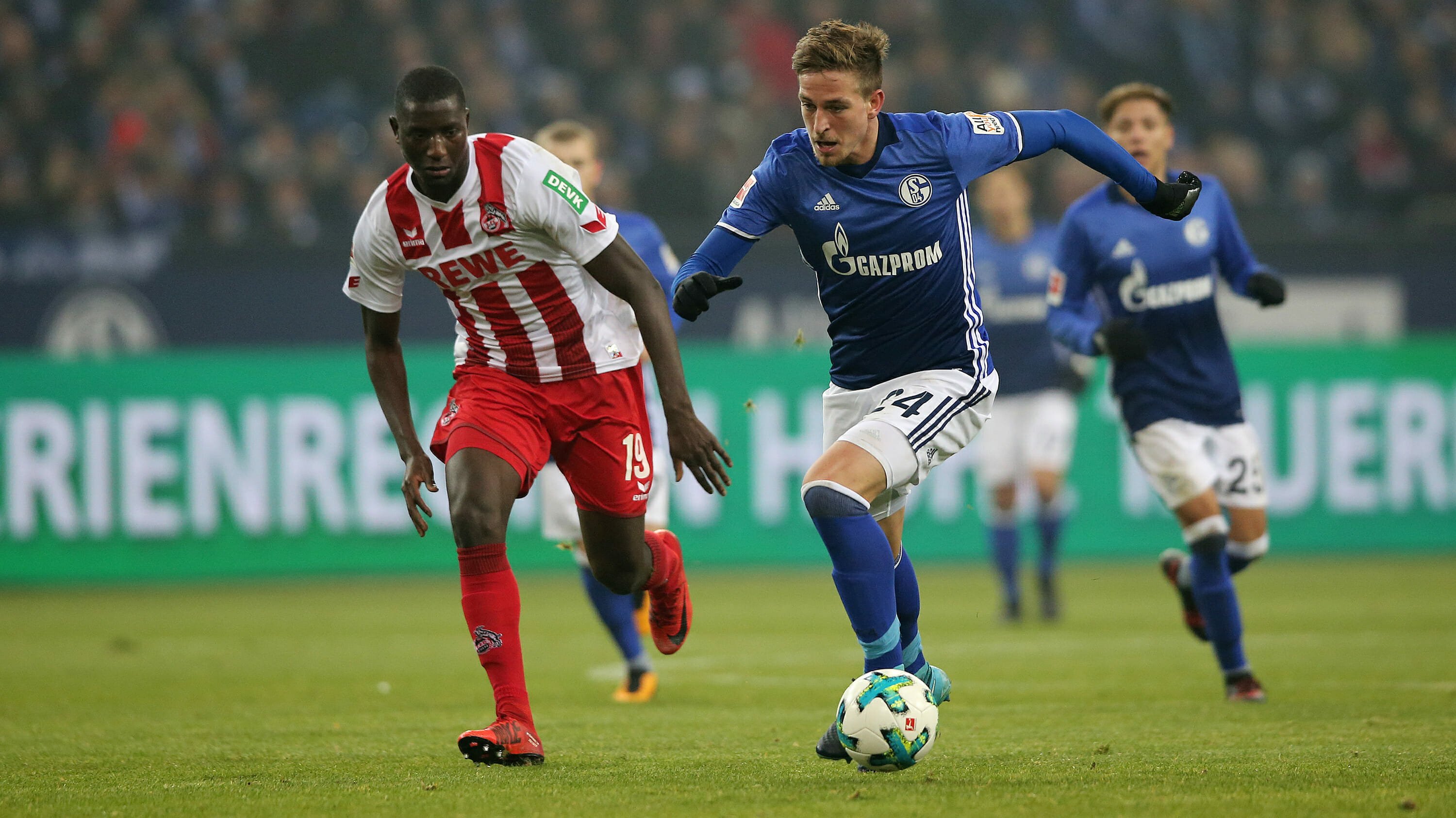 Bastian Oczipka gegen den 1. FC Köln.