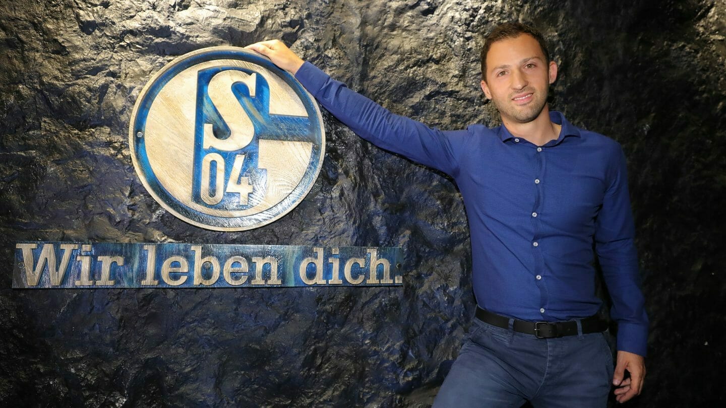 Schalke hilft! unterstützen und Treffen mit dem Trainer gewinnen