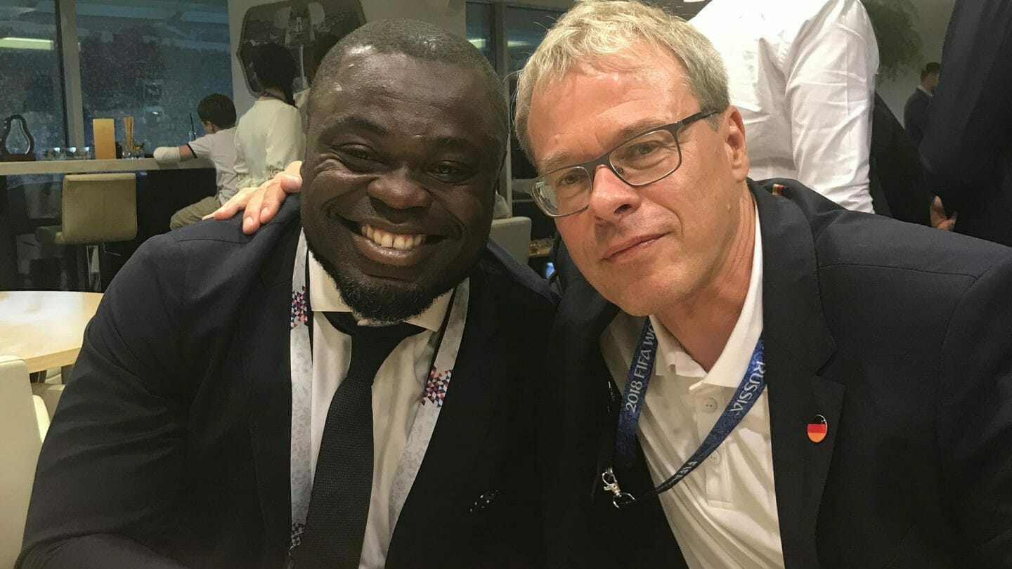 Gerald Asamoah und Peter Peters