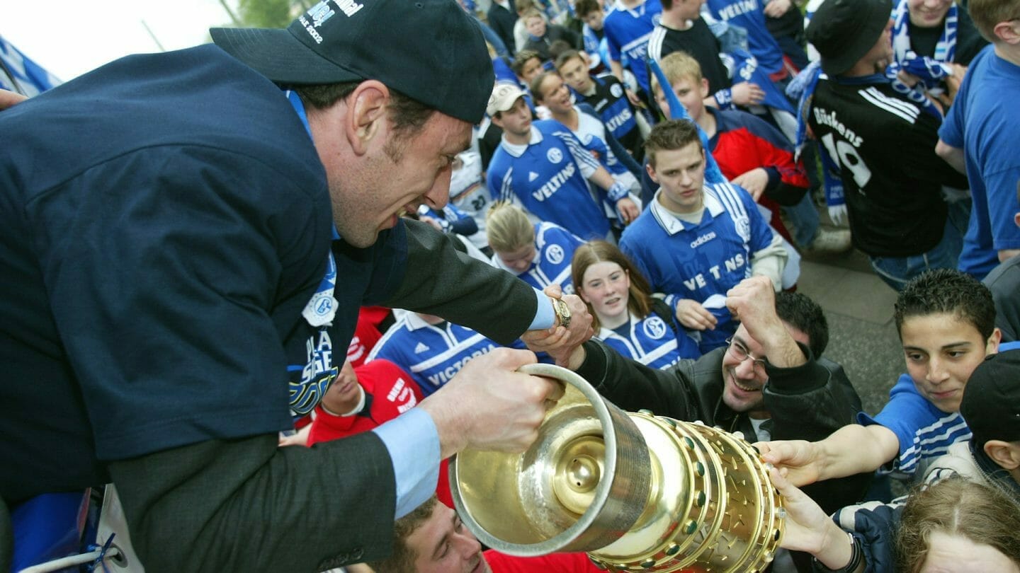 Sven Kmetsch mit dem DFB-Pokal