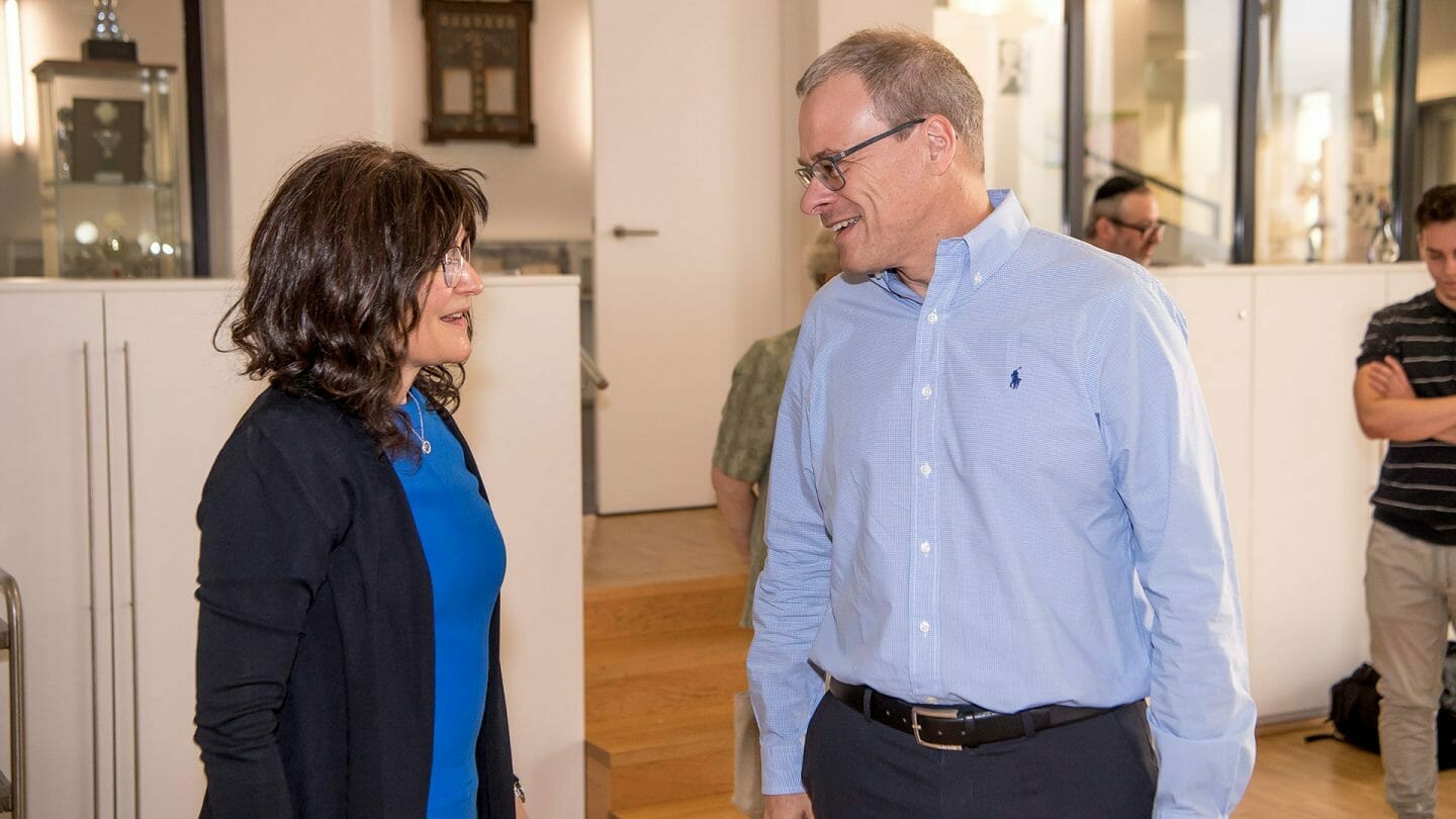 Peter Peters besucht die jüdische Gemeinde