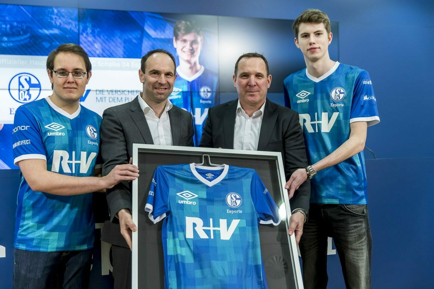 R+V Versicherung und S04 Esports