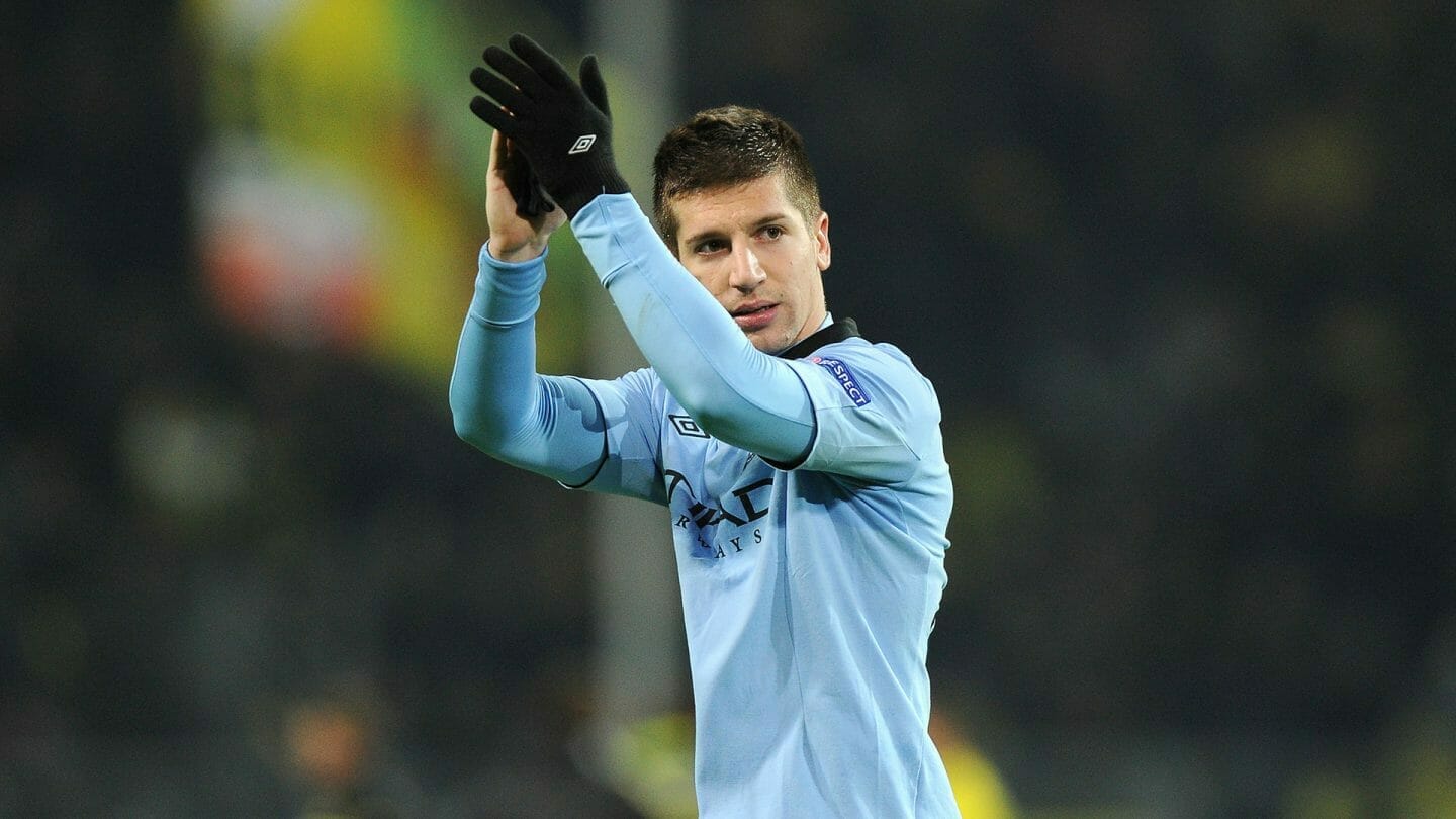 Matija Nastasic im Trikot von Manchester City