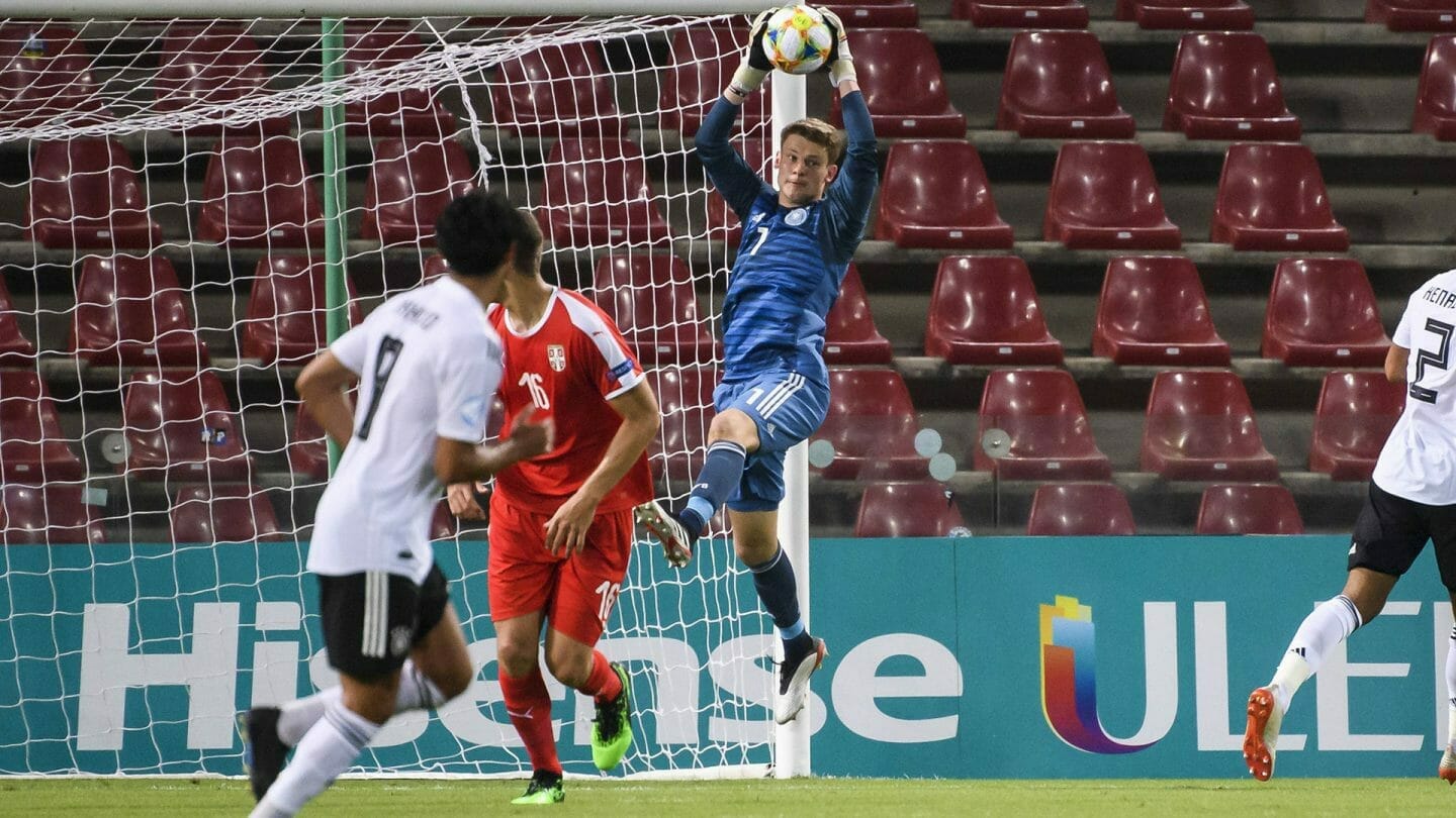 U21 brilliert beim 6:1 gegen Serbien – Nübel nur vom Punkt bezwungen