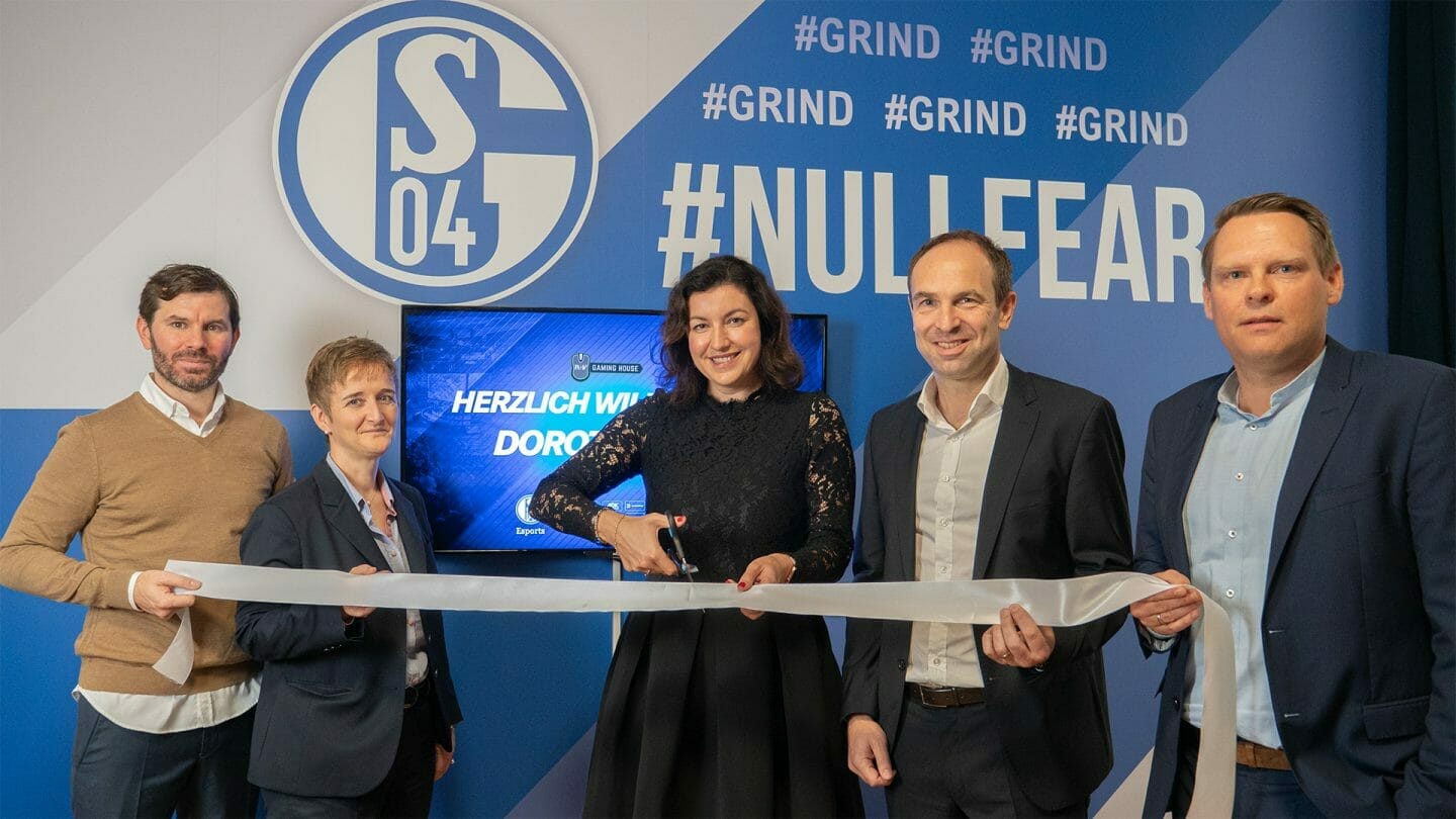 Staatsministerin Dorothee Bär eröffnet das „R+V Gaming House“