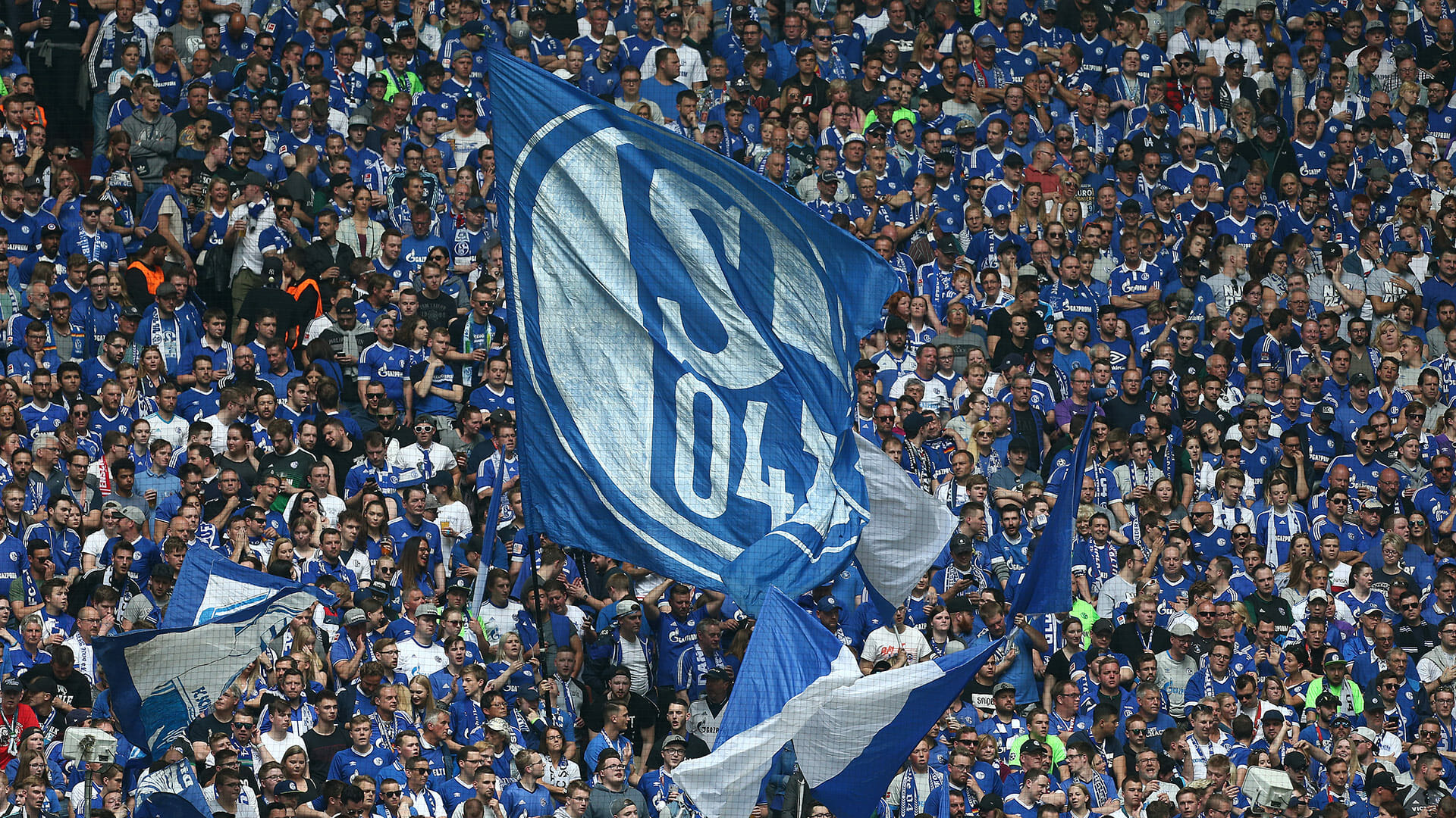 Schalke-Fans in der Nordkurve der VELTINS-Arena