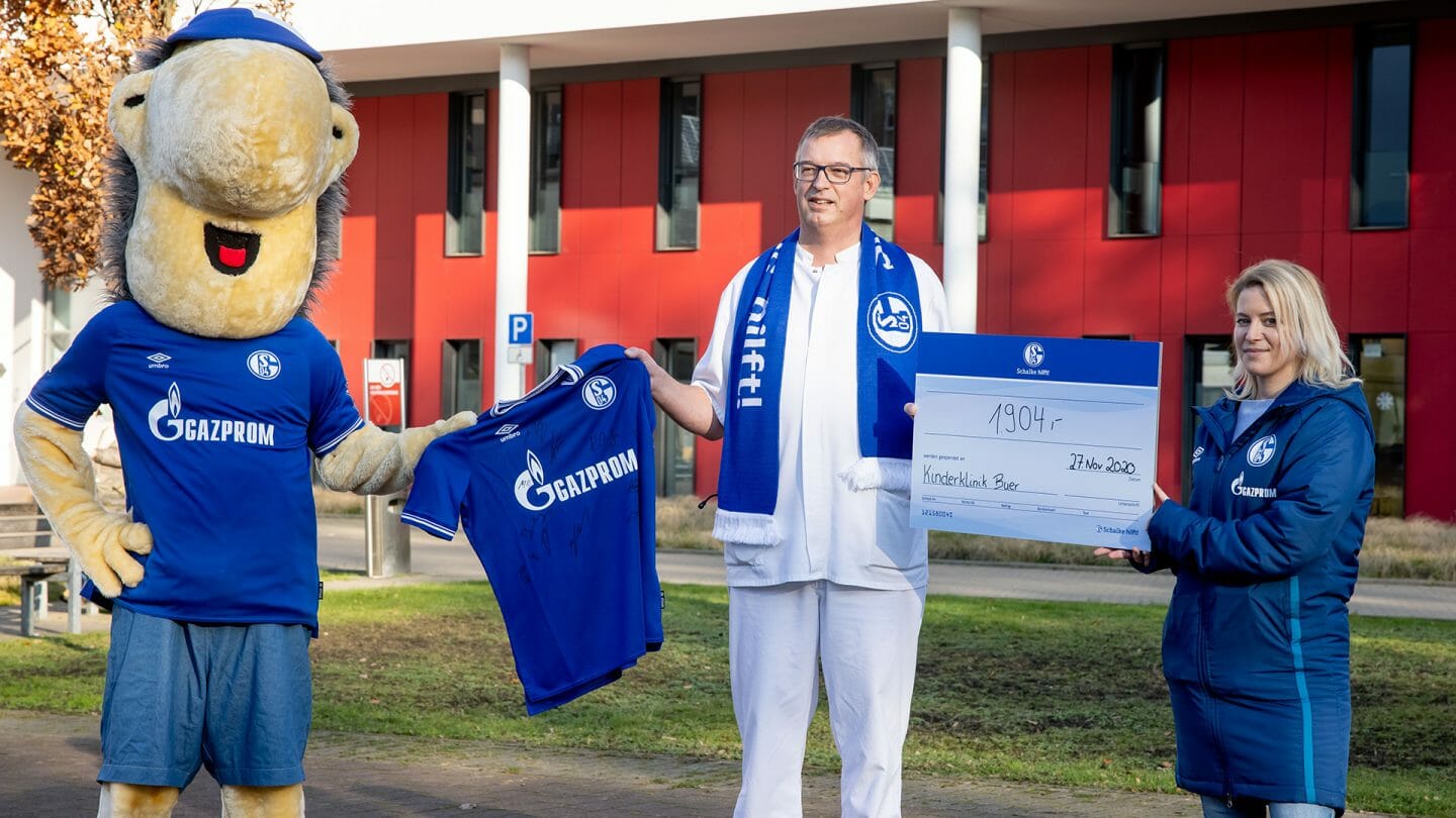 Erwin und Schalke hilft! besuchen Krankenhäuser