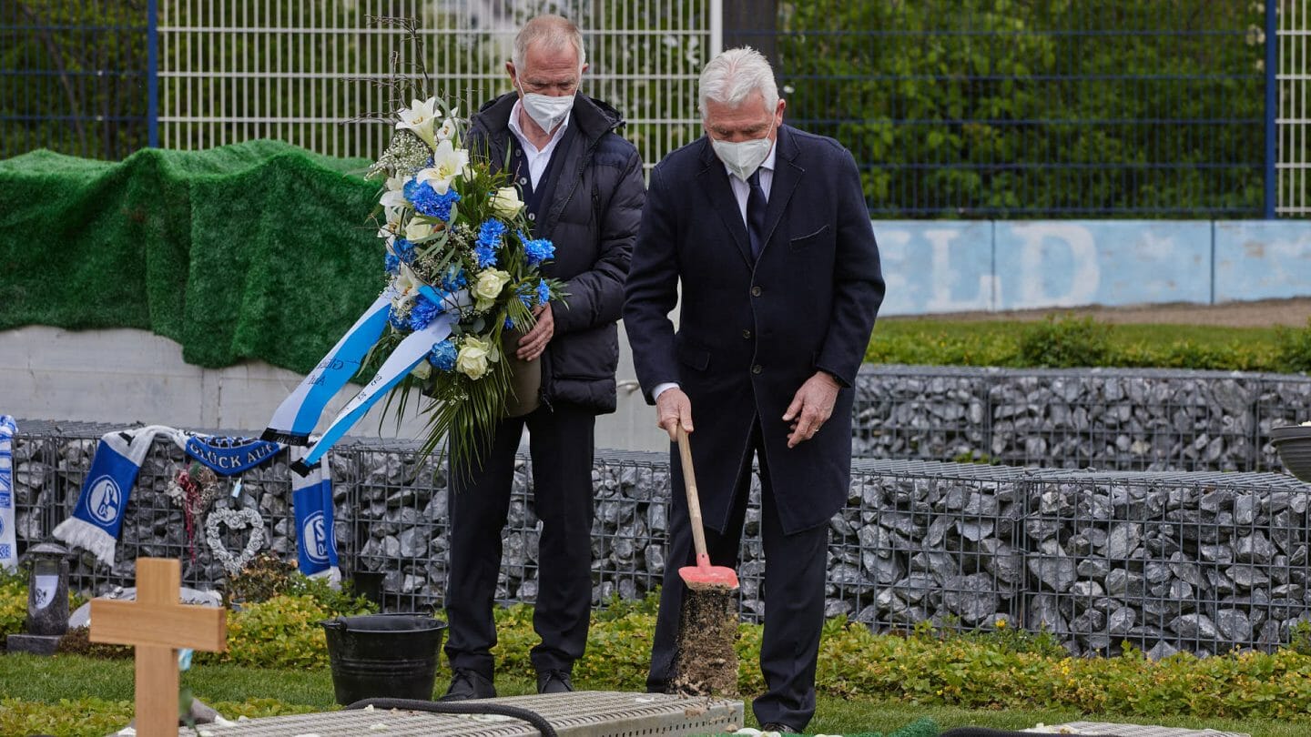 Bodo Menze und Klaus Fischer bei der Poertgen-Gedenkfeier