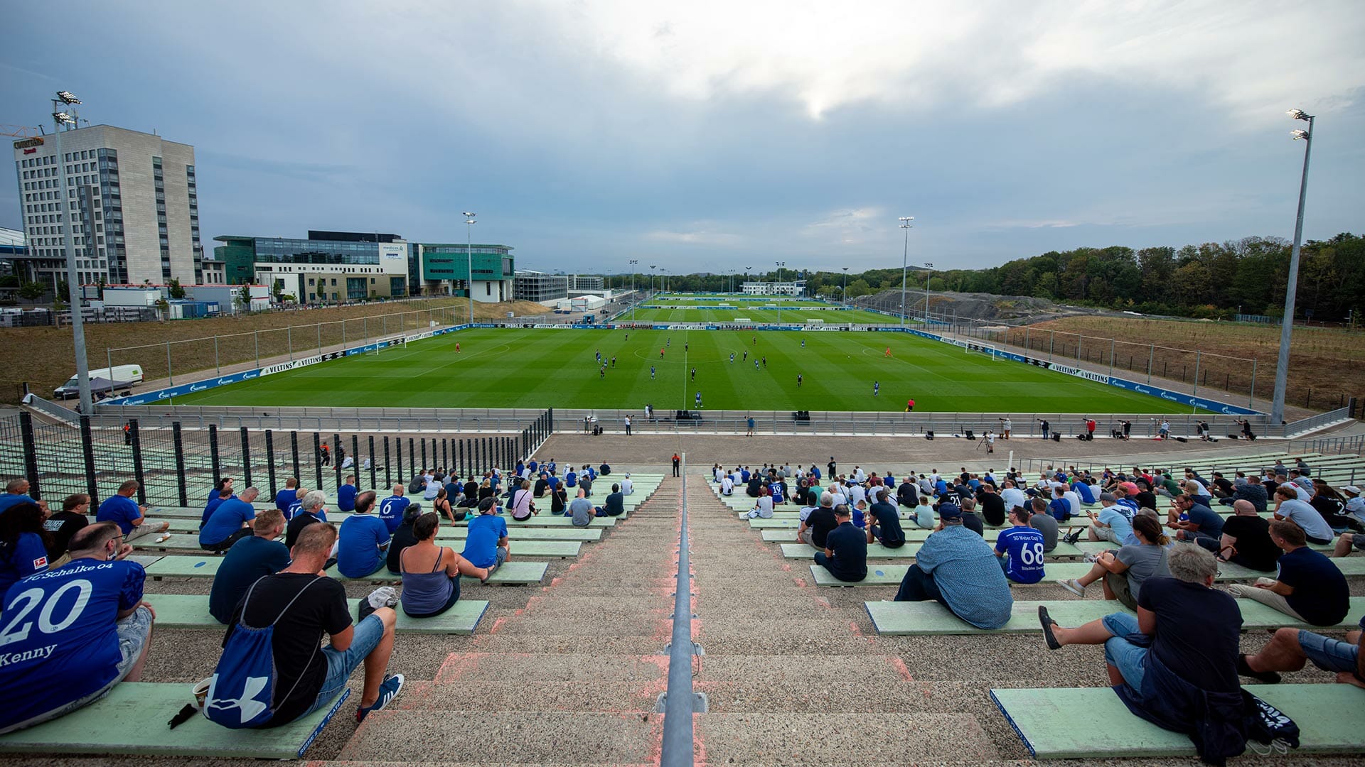 Zuschauer im Parkstadion