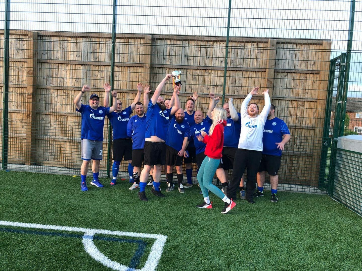 FC (Fat Club) Schalke 04 trophy lift