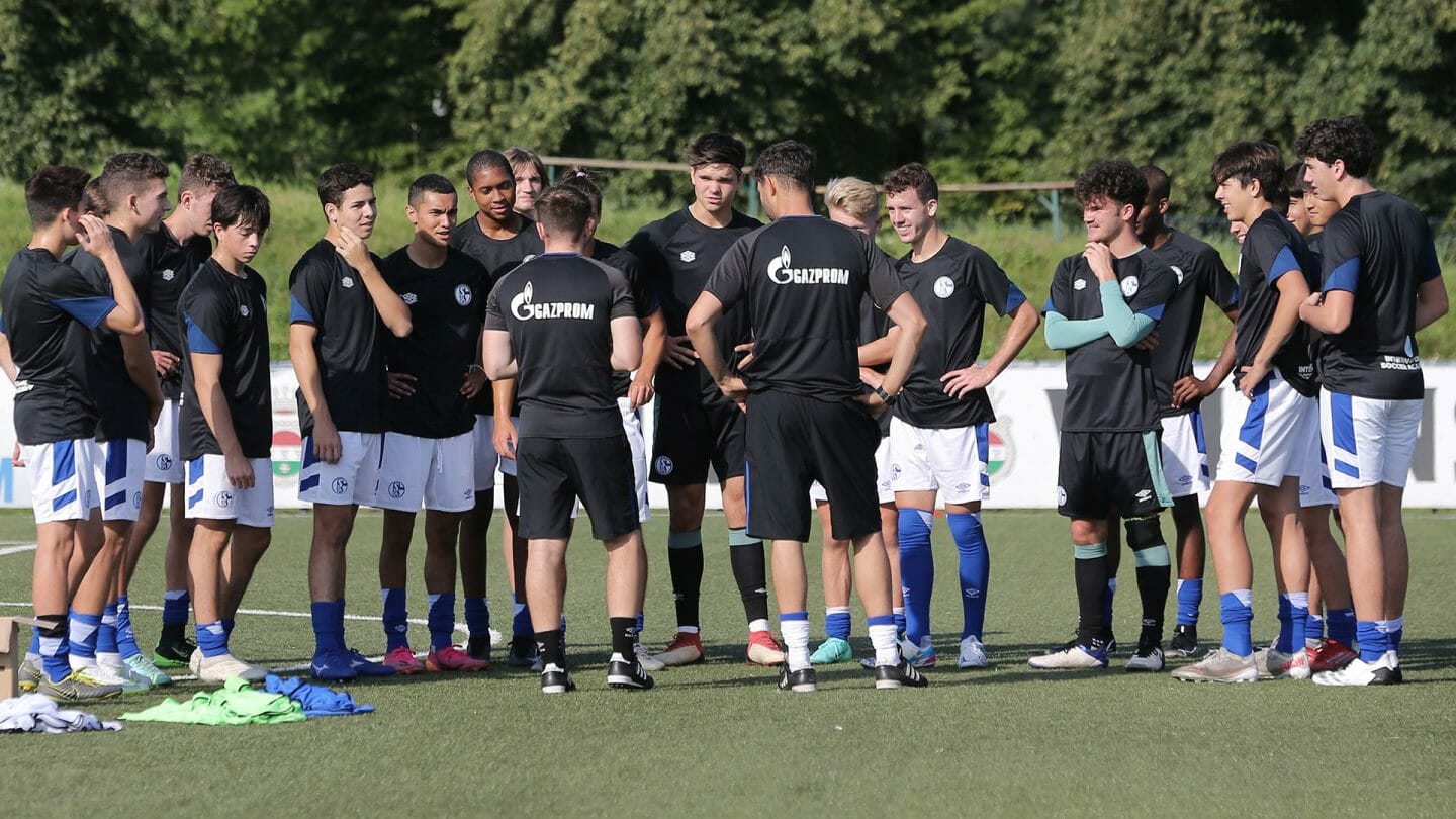 USA cooperation: U18s team arrive at Schalke