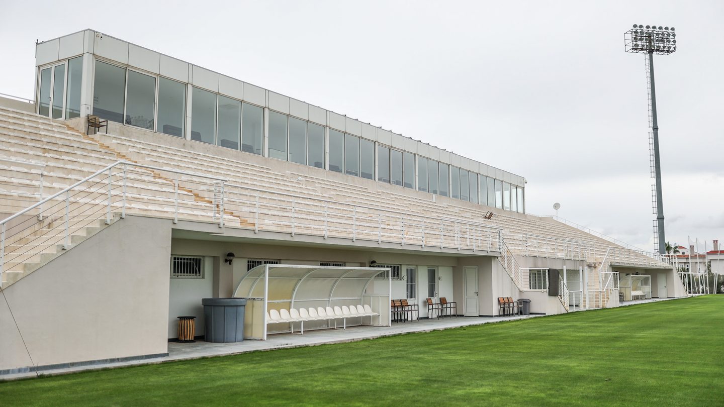 Tribüne am Trainingsplatz