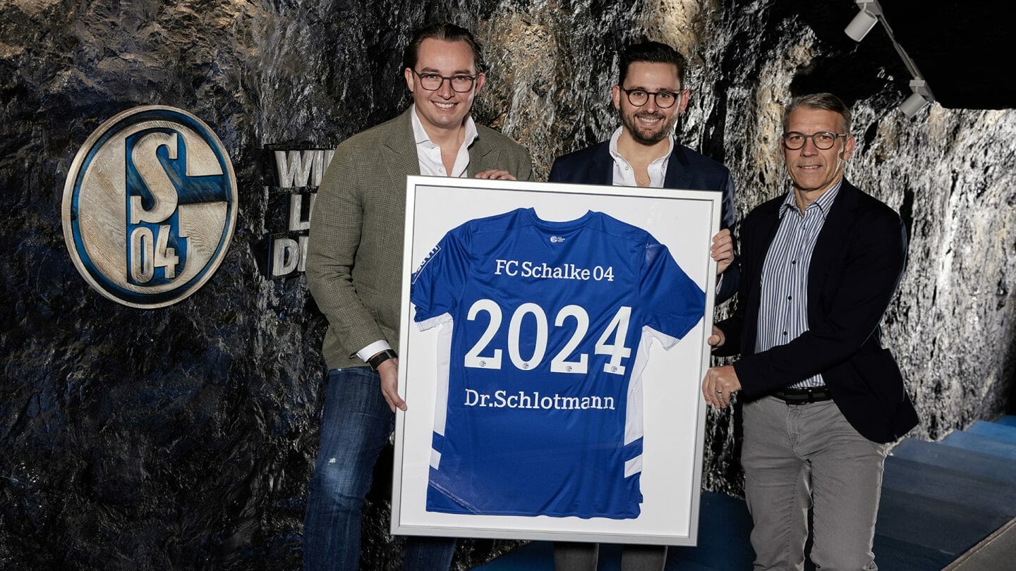 Dr. Schlotmann neuer „Offizieller Zahnmedizinischer Partner des FC Schalke 04“