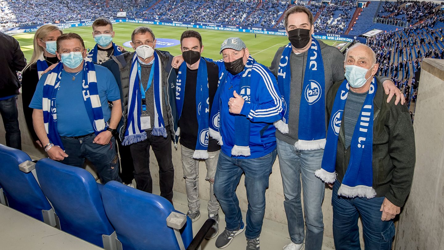 Nach Flutkatastrophe: Schalke hilft! überrascht Familie Müller aus Kall