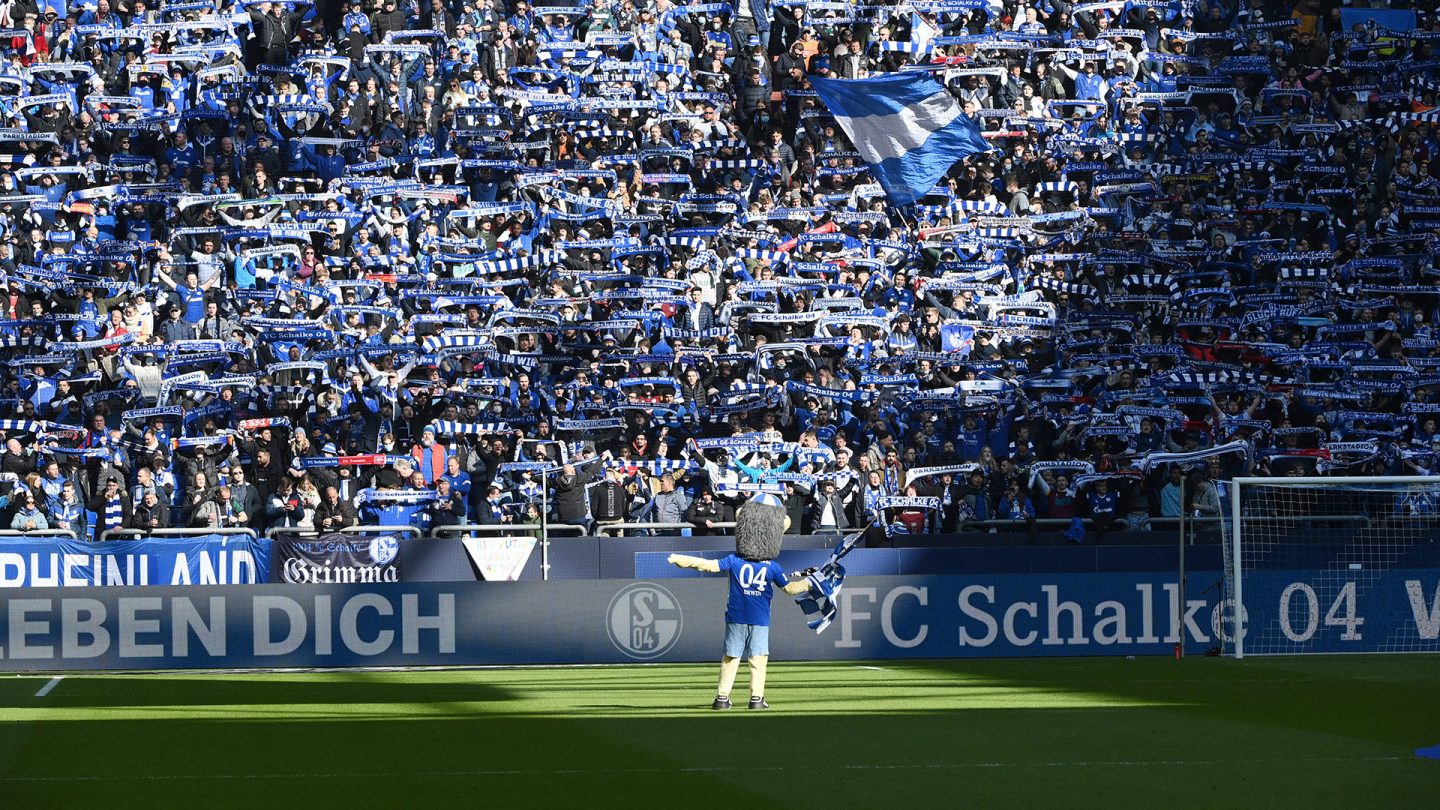 Gegen Hannover 96: Königsblaues Heimspiel mit erhöhter Auslastung