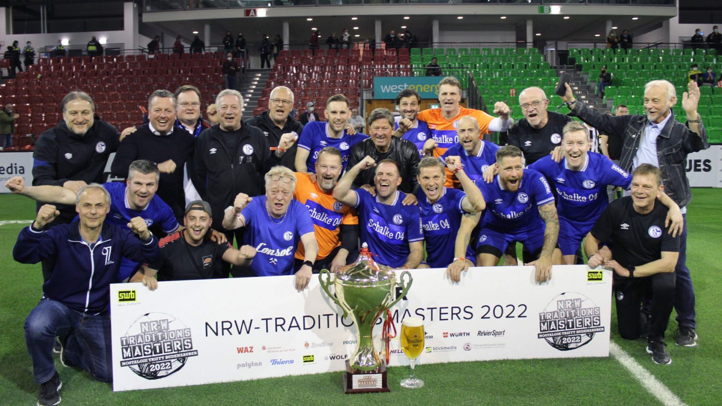 S04-Oldies gewinnen NRW-Traditionsmasters 2022