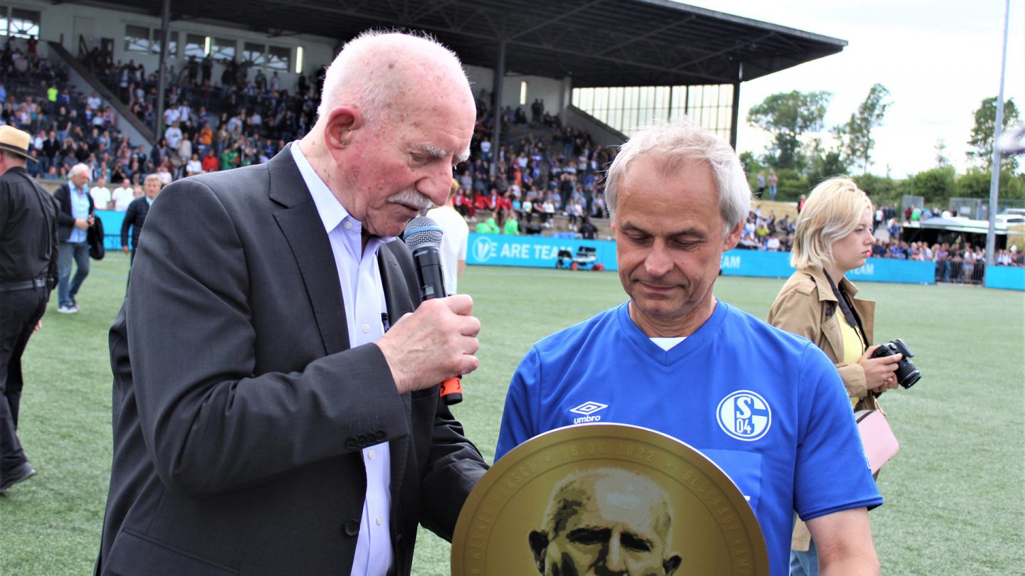 Turniersieg für Traditionself bei Abschiedsspiel von Werner Hansch