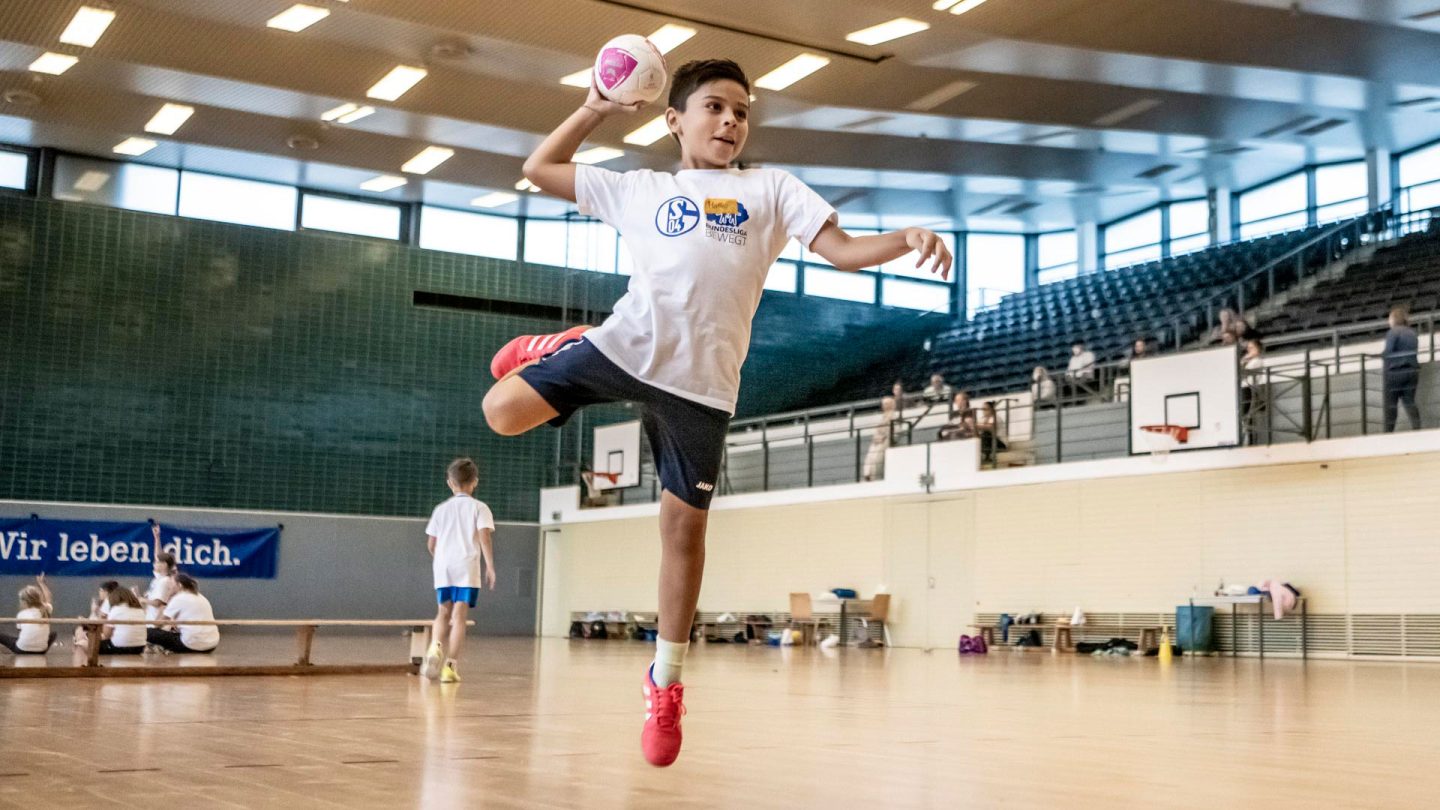 Sommerferien in Bewegung: Kinder erwerben Schalker Sportabzeichen