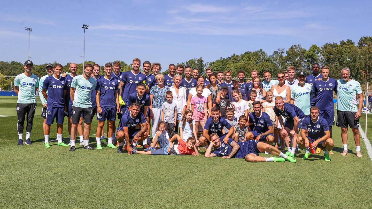 AKUT-Projekt zu Besuch bei den S04-Profis