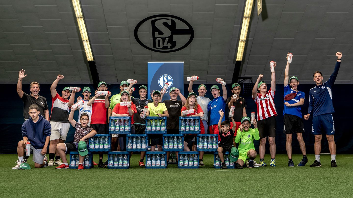 Rosbacher beteiligt sich an Förderschulprojekt von Schalke hilft!