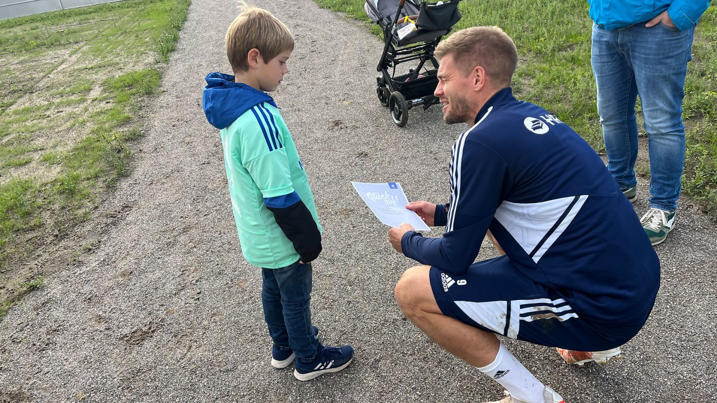 Herzenswünsche beim Training der S04-Profis