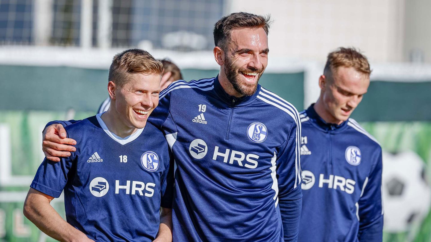 Jere Uronen mit Kenan Karaman