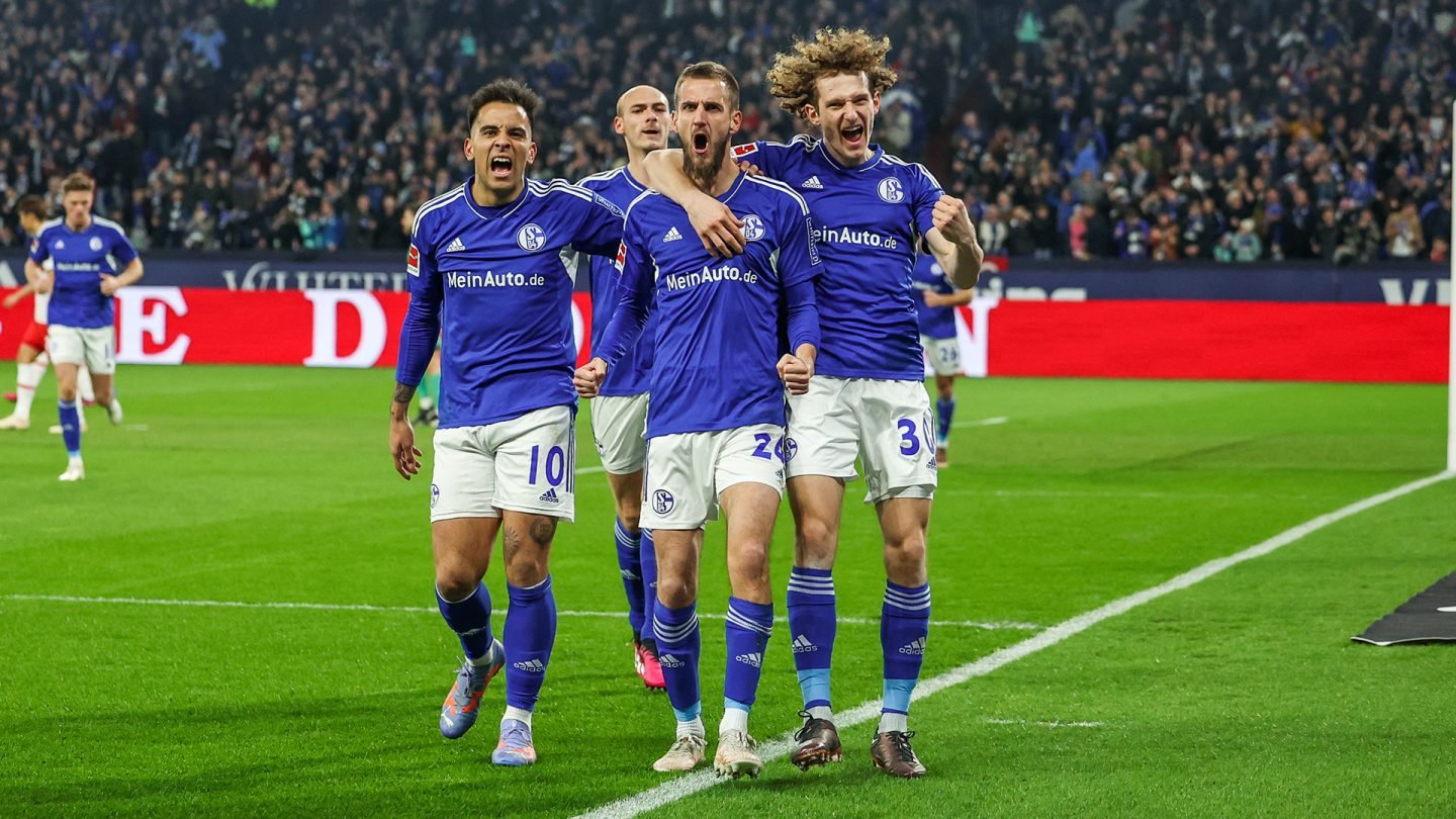 Schalke pick up a vital 2-1 win over Stuttgart