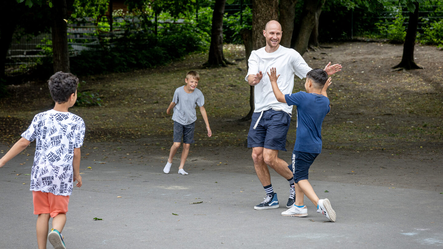 Benedikt Höwedes bei der Tafel Gelsenkirchen