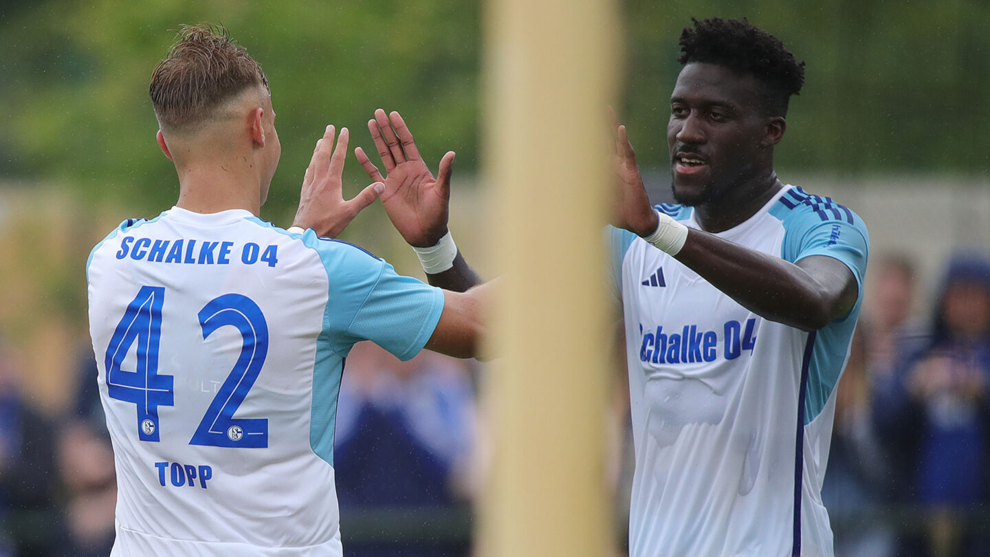 Keke Top und Bryan Lasme jubeln nach dem 3:0 in Spelle