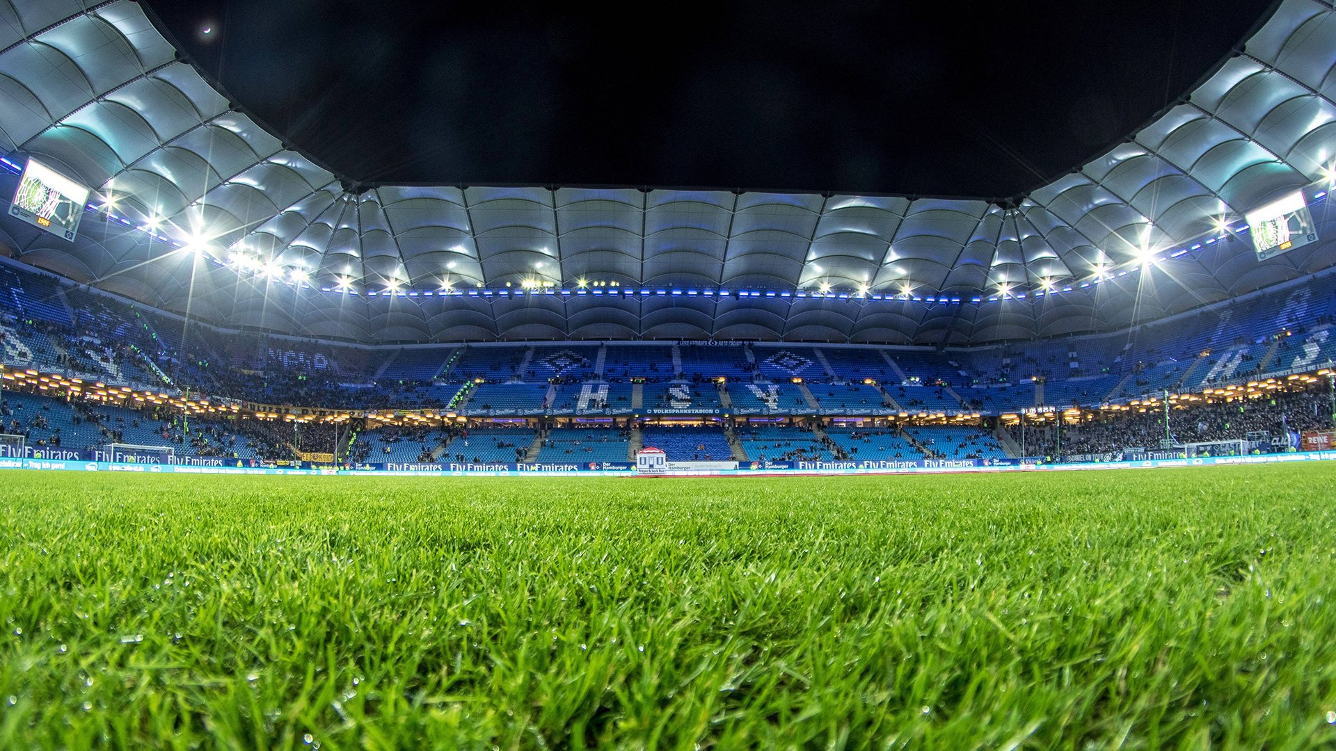 Hamburger SV: Bundesland Hamburg; Die Stadt Hamburg hat 1.892.122 Einwohner. Gespielt wird im Volksparkstadion (57.000 Plätze/der Stadionname ist seit dem 1. Juli 2023 vakant).