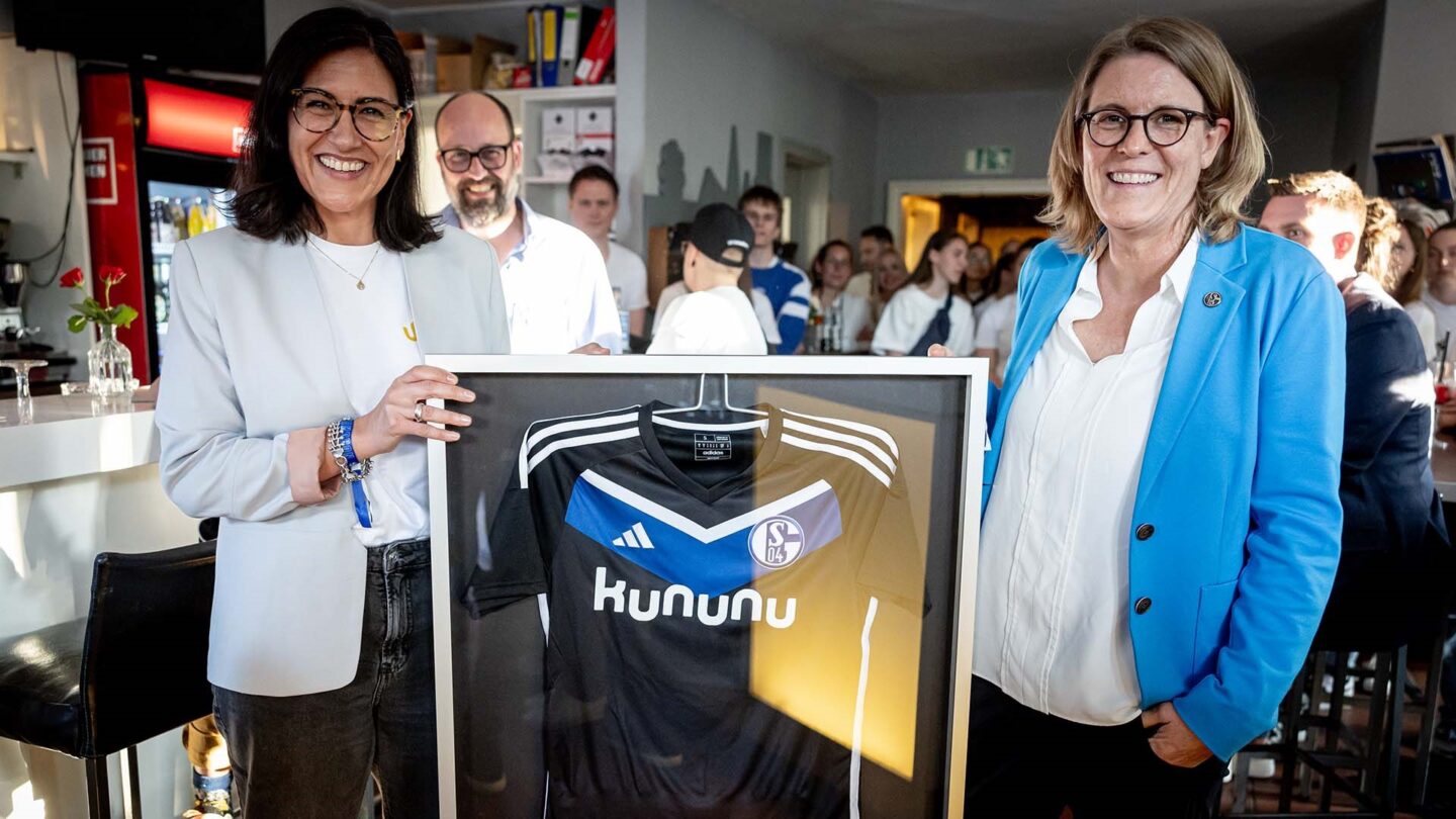S04-Frauen: Meisterfeier Dom Gold