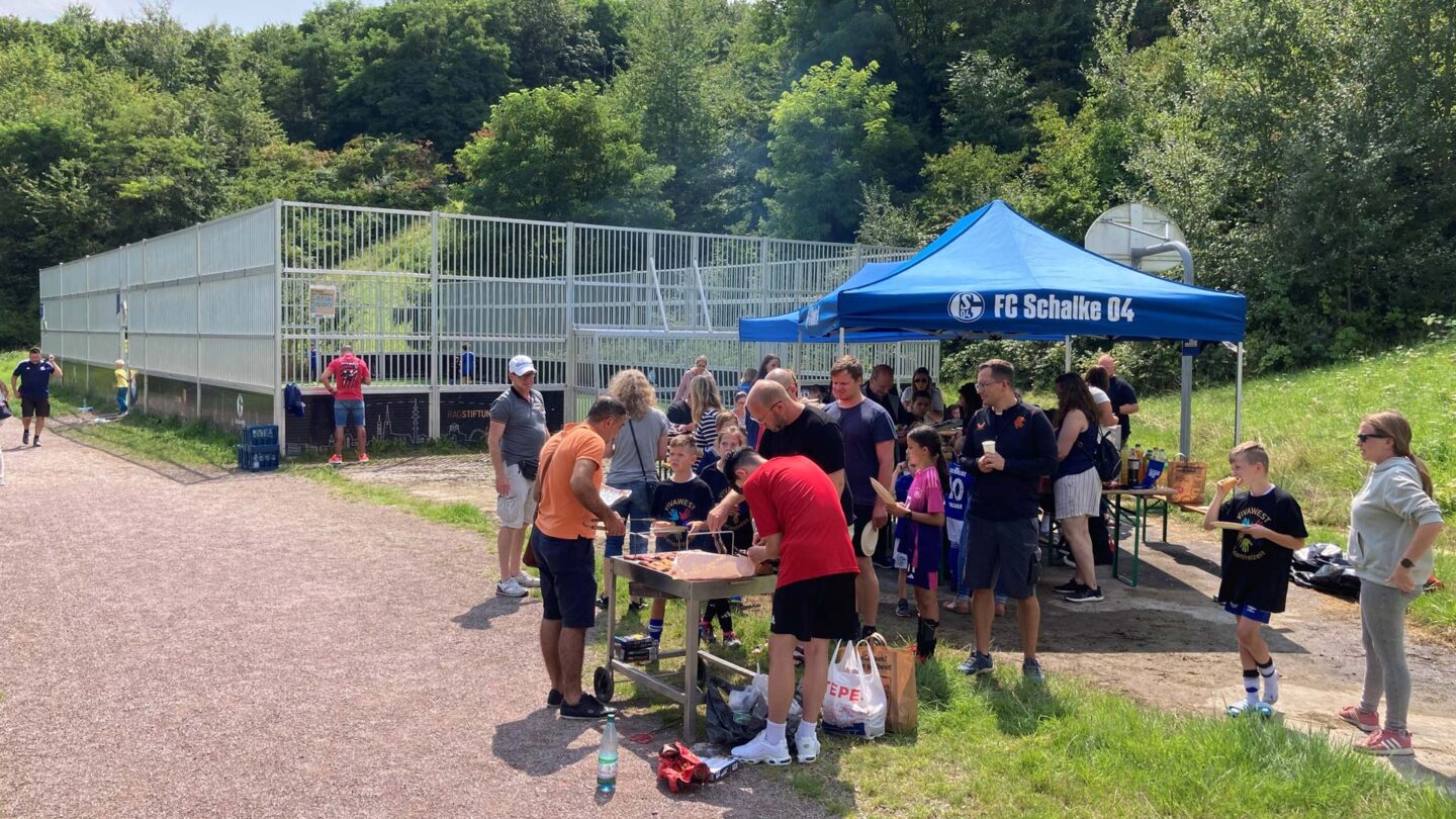Abschluss-Grillen beim Fußball-Feriencamp.
