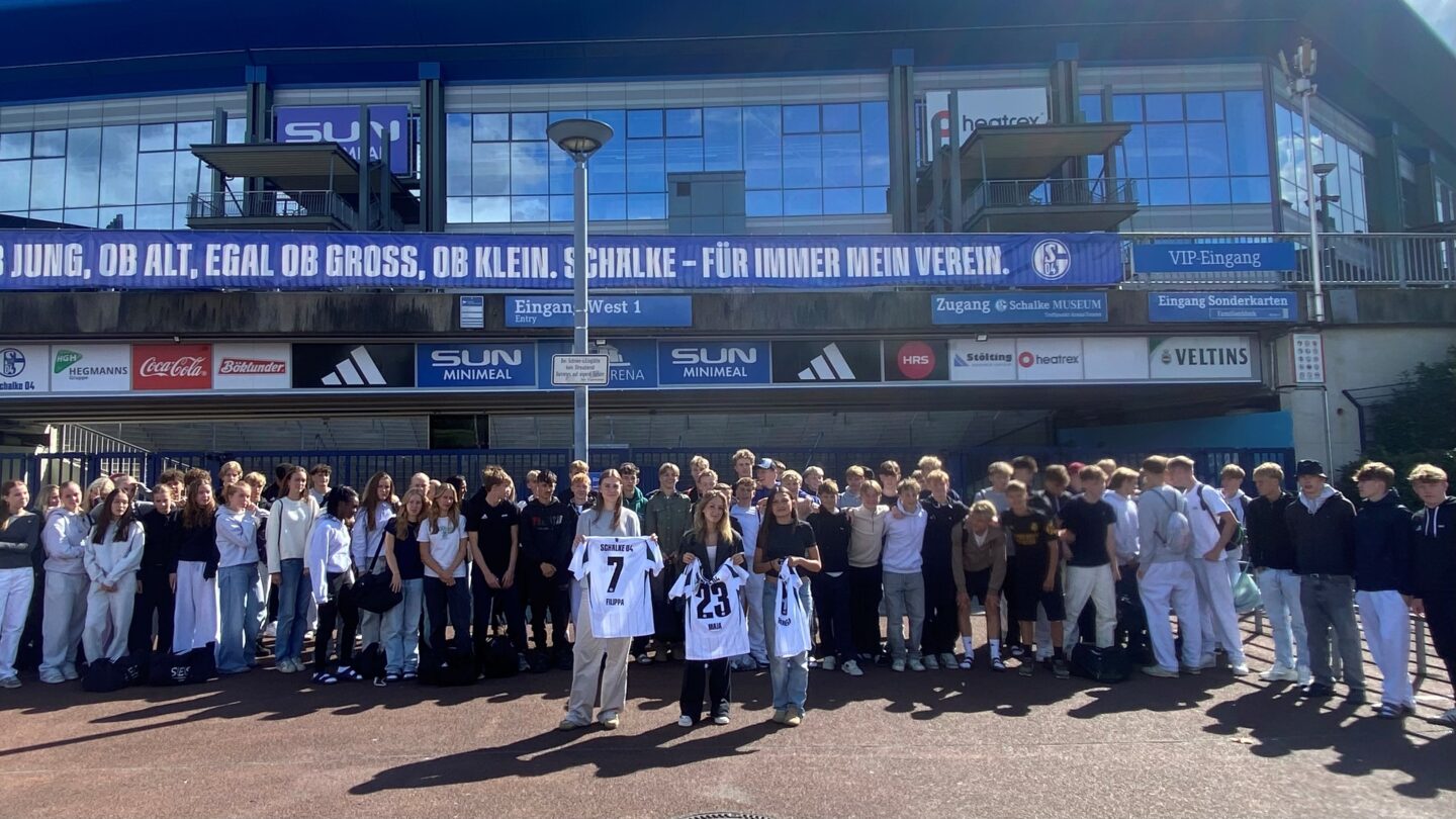 SeS Copenhagen vor Stadionführung durch die VELTINS-Arena
