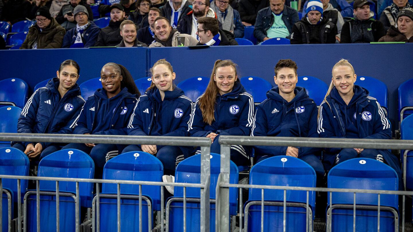 S04-Frauen für drei Aufstiege geehrt