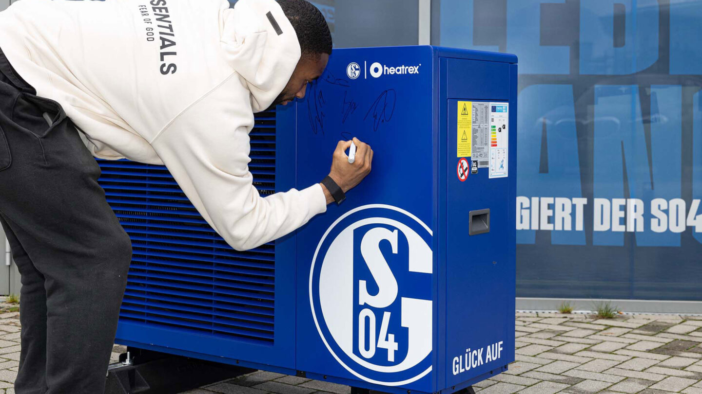 Ein Muss für jeden Schalker: Limitierte heatrex-Wärmepumpe im S04-Design