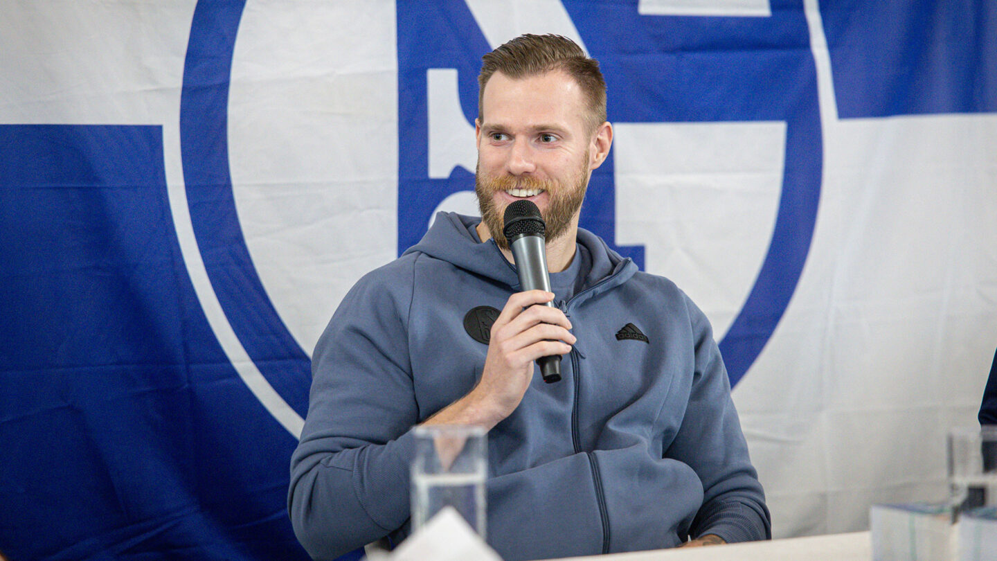 Tomas Kalas beim Fanclub-Besuch in Marl.