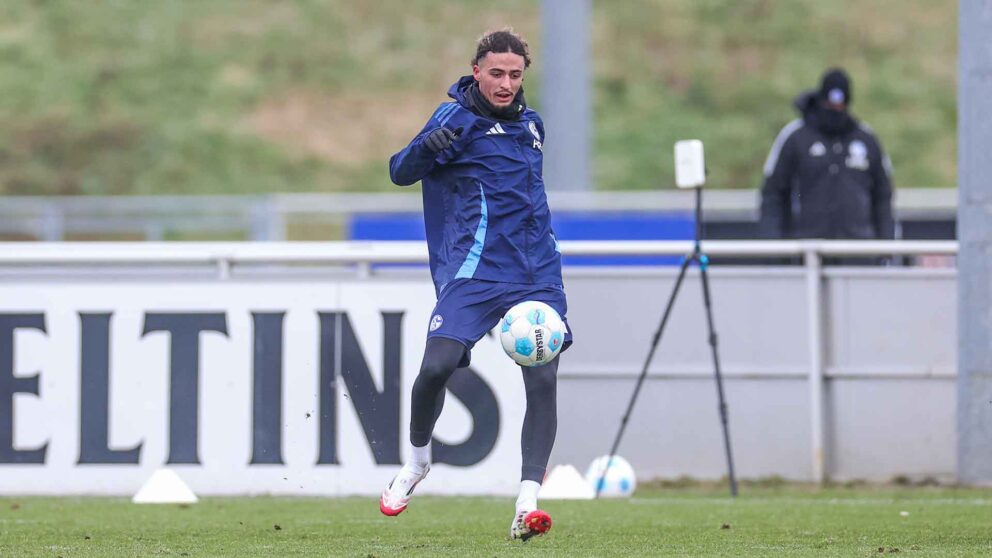 Schalke Trainer Muslic Karaman In Bestform Und Bulut Muss Die Konsequenzen Tragen - v6i071r