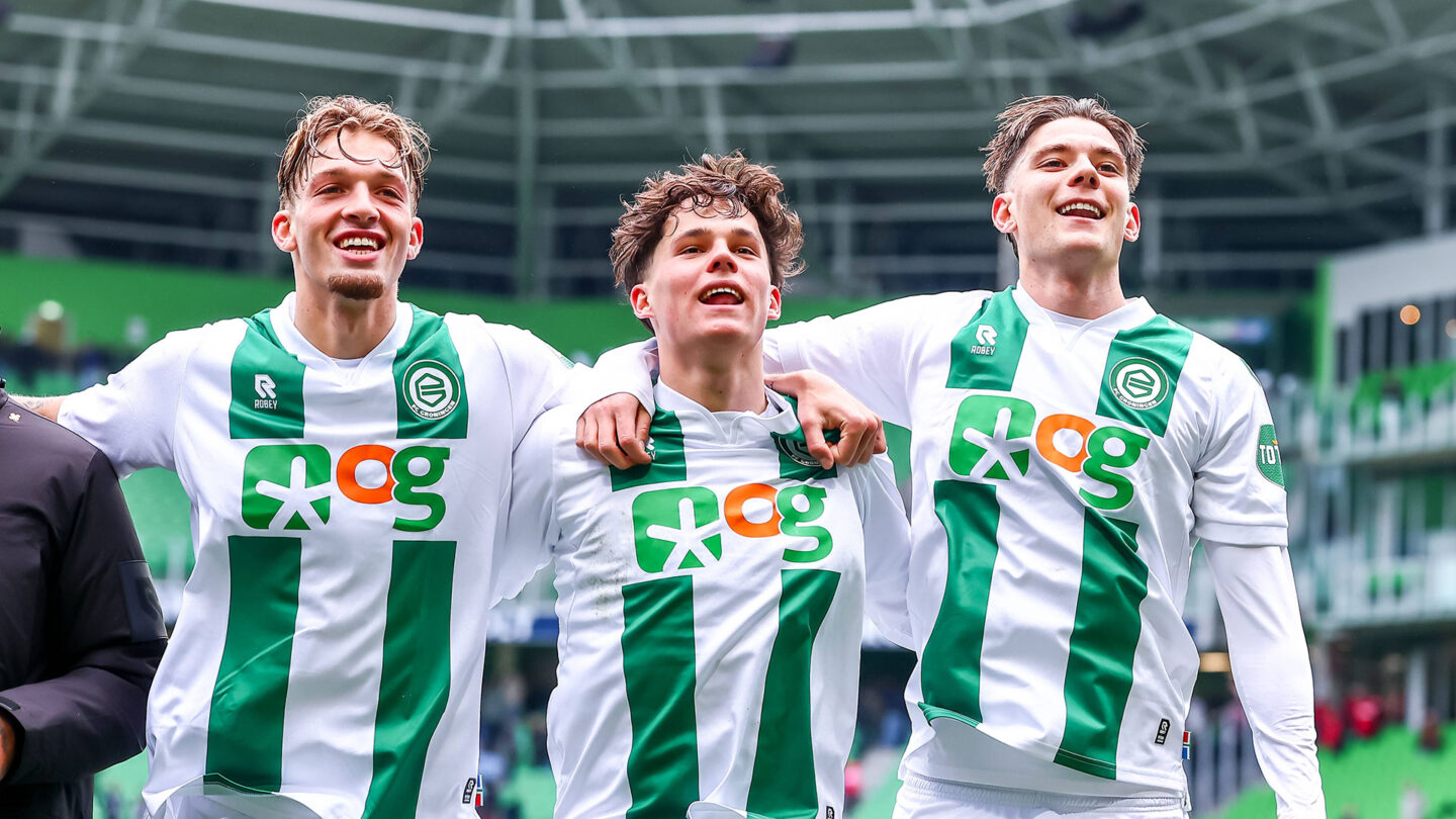 Die Spieler des FC Groningen jubeln nach einem Sieg.