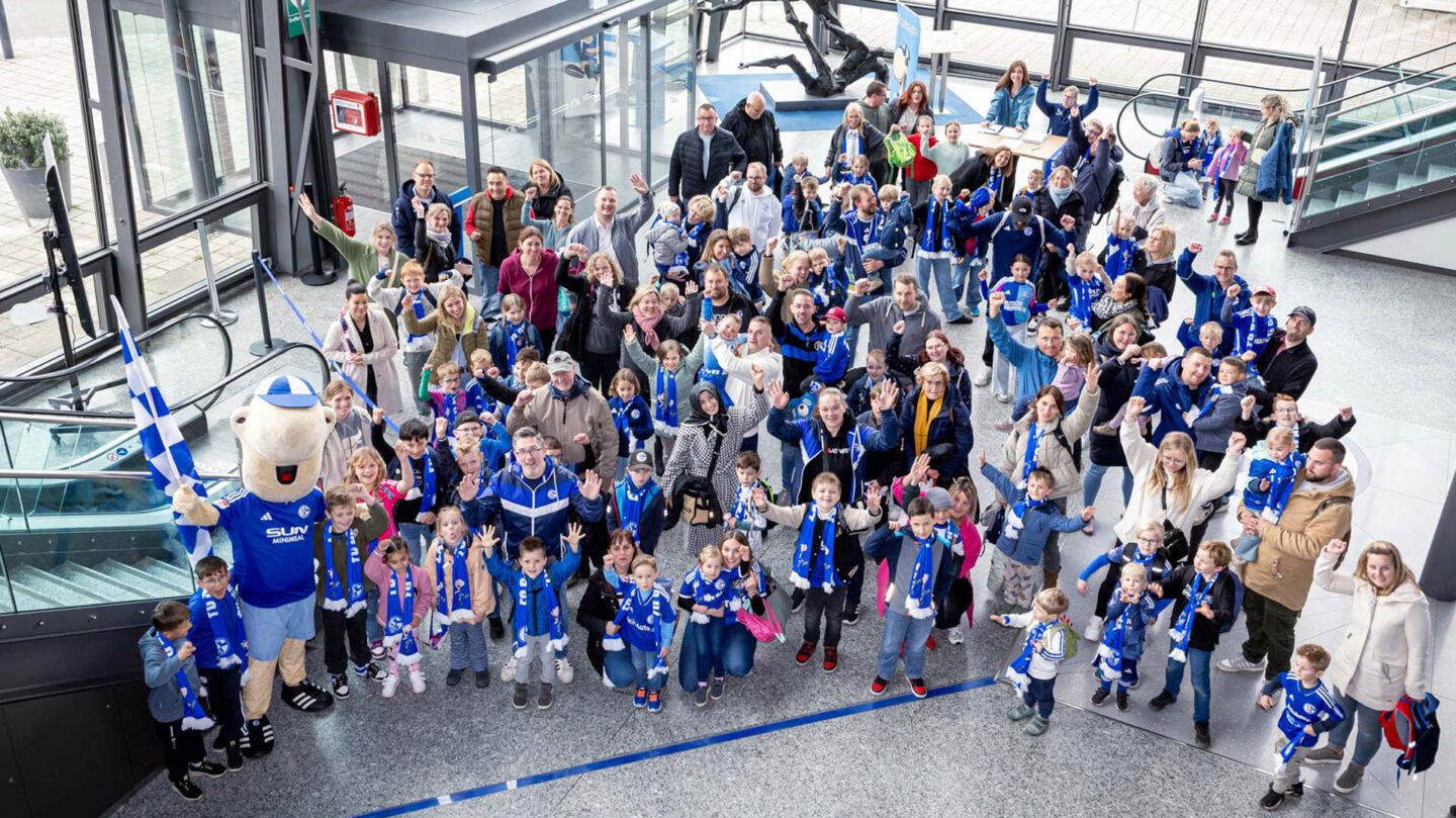 Ostereiersuche in der VELTINS-Arena.