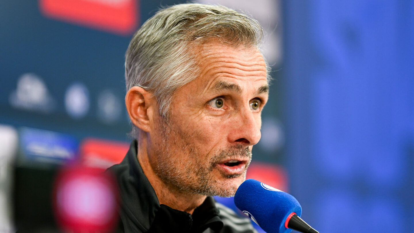 Kees van Wonderen auf der Pressekonferenz