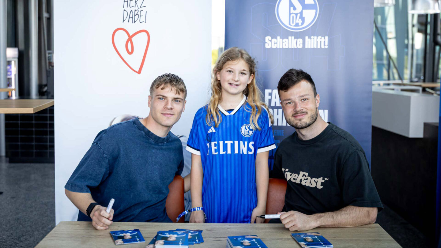 Autogrammstunde beim Familienfest.