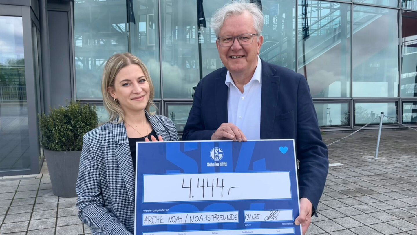 Spendencheckübergabe Schalke hilft!